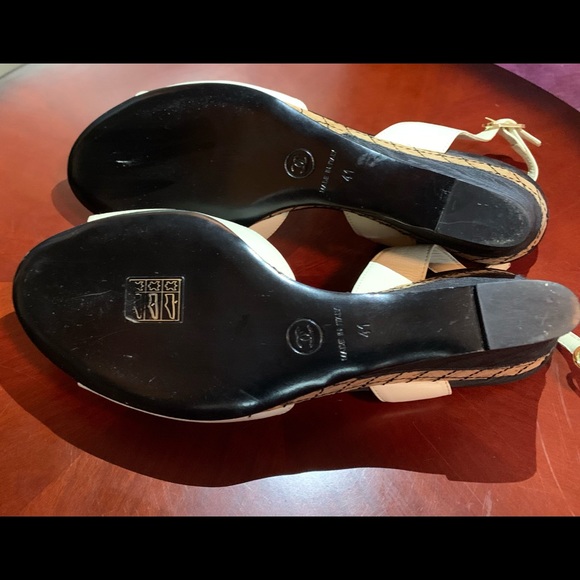 CHANEL - Picture 4 of 4